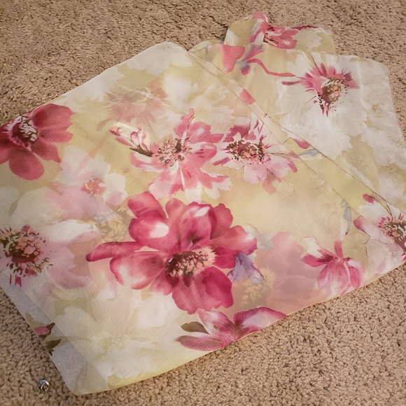 Spring scarf sheer pink and cream flowers - Picture 2 of 4